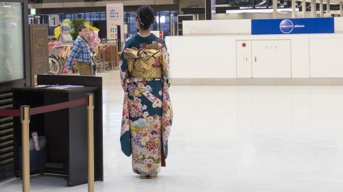 お正月の成田空港は正月飾りと着物姿が必見　New Year at Narita Airport