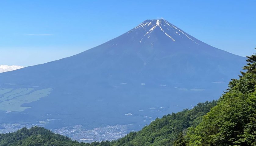 山梨県の絶景スポット「三つ峠」