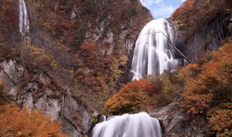 秋田県の絶景スポット「安の滝」