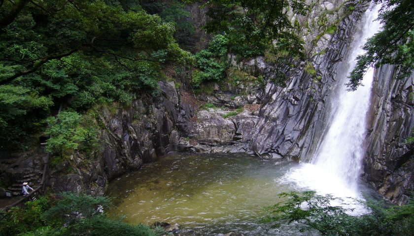 兵庫県の絶景スポット「布引の滝」