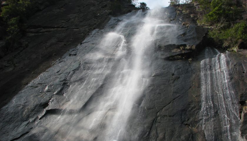 宮崎県の絶景スポット「むかばきの滝」