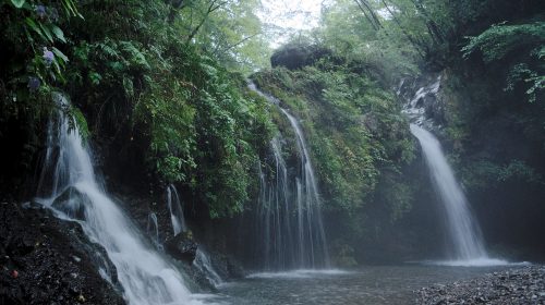 陣馬の滝の絶景写真