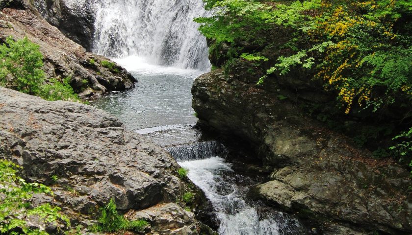 長野県の絶景スポット「多留姫の滝」