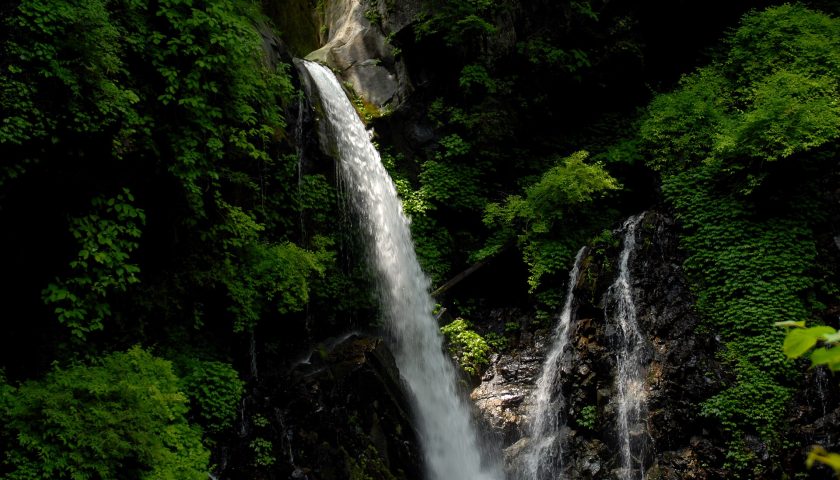 栃木県の絶景スポット「裏見滝」