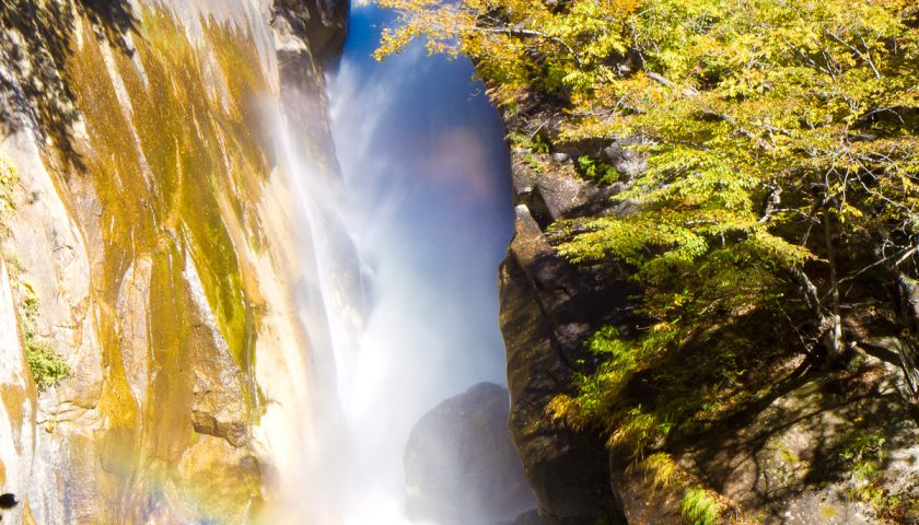 山梨県の絶景スポット「仙娥滝」