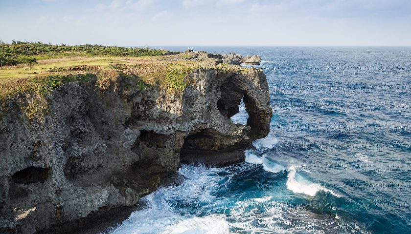 沖縄県の絶景スポット「万座毛」