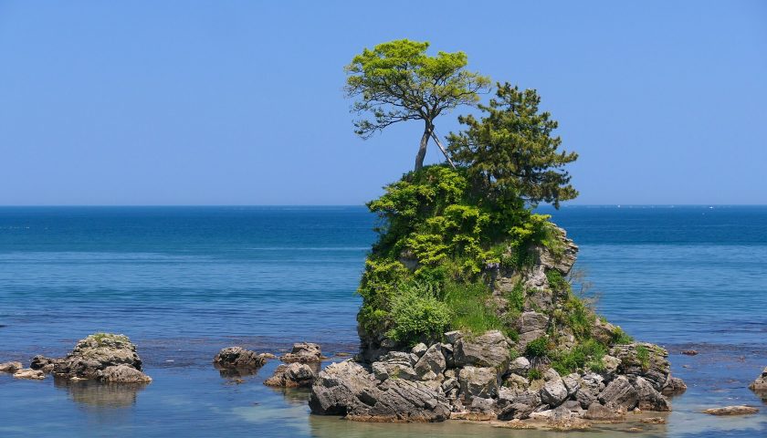 富山県の絶景スポット「女岩」