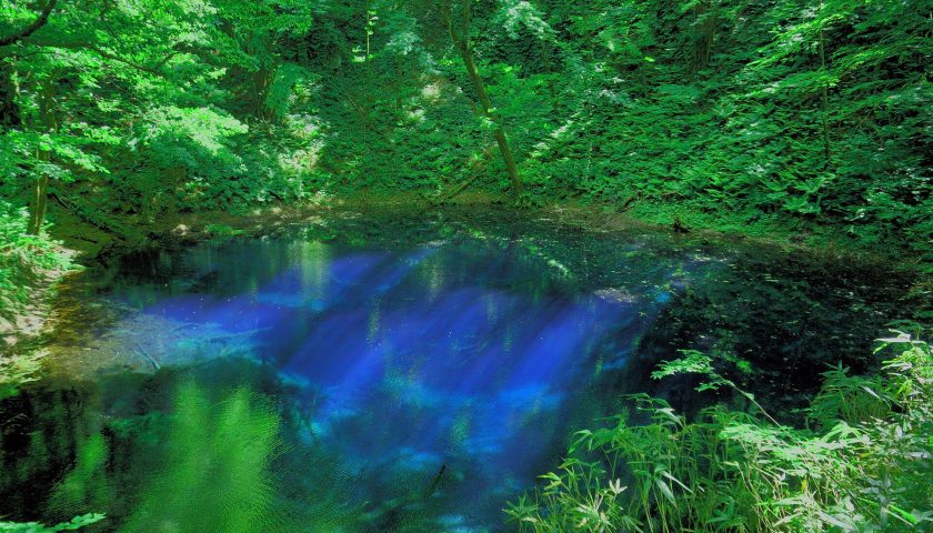 青森県の絶景スポット「十二湖」