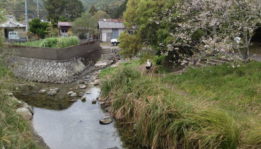 和歌山県の絶景スポット「ぶつぶつ川」