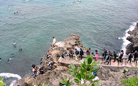 真栄田岬 青の洞窟の絶景写真