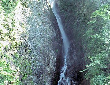 茶釜の滝の絶景写真
