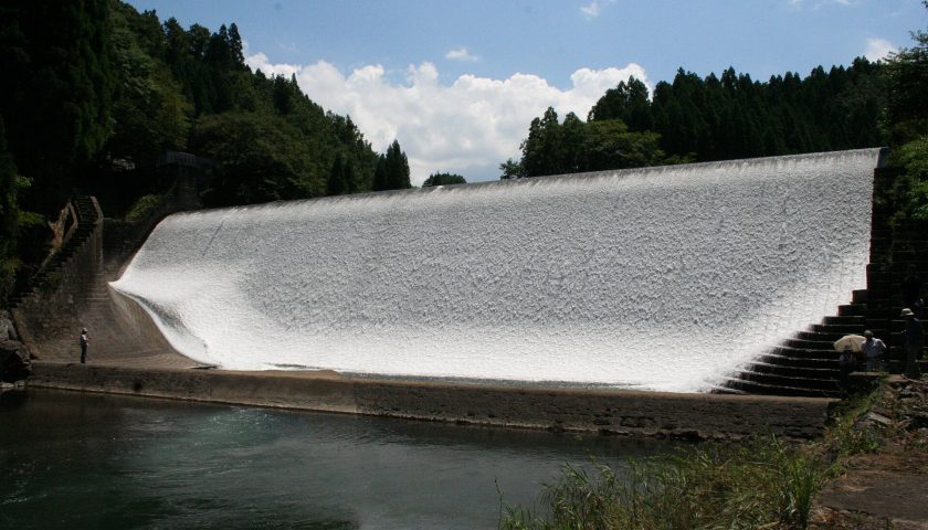 大分県の絶景スポット「白水溜池堰堤」