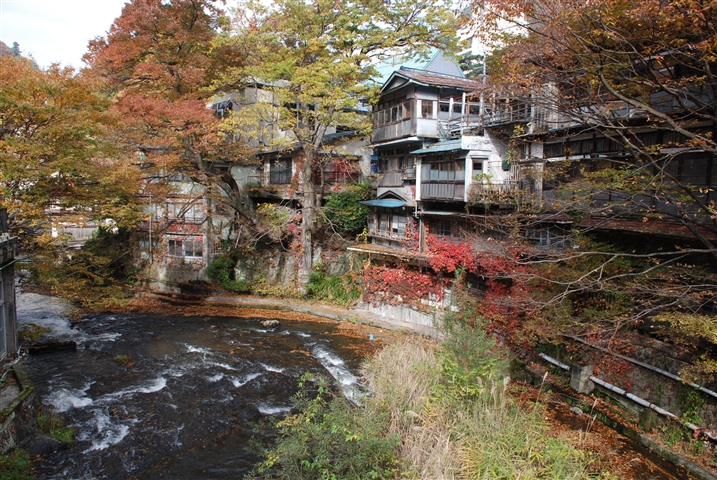 福島県の絶景スポット「東山温泉」