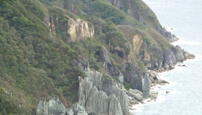 青森県の絶景スポット「仏ヶ浦」