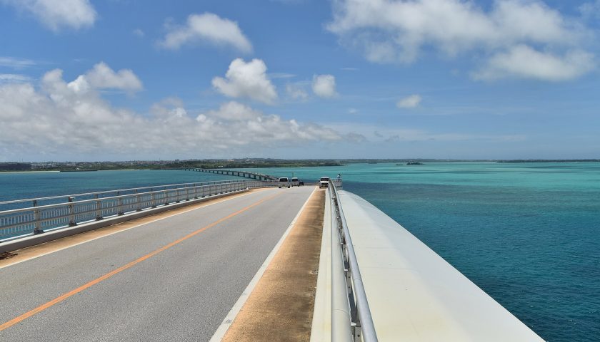 沖縄県の絶景スポット「伊良部大橋」