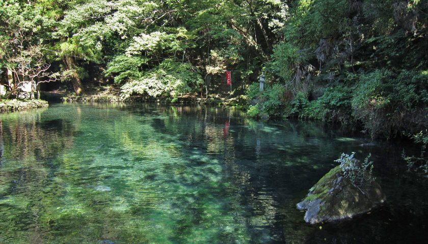 栃木県の絶景スポット「出流原弁天池」