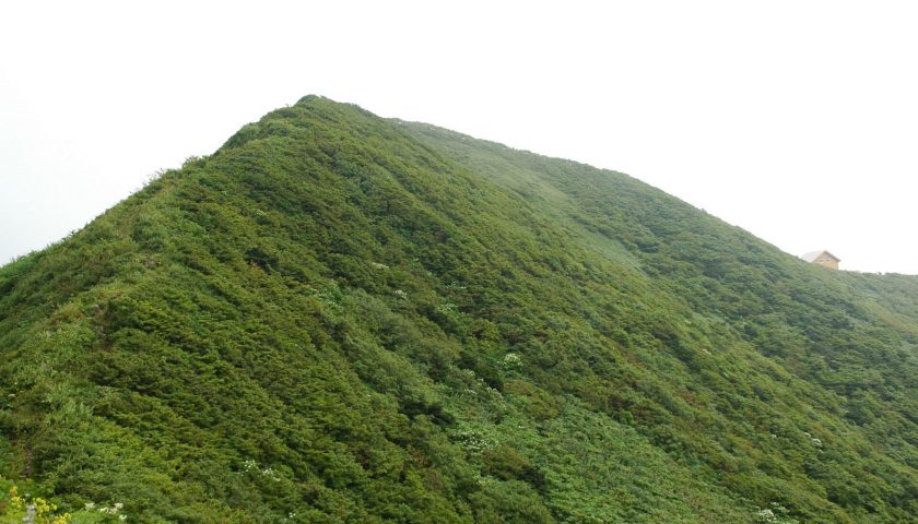 秋田県の絶景スポット「神室山」