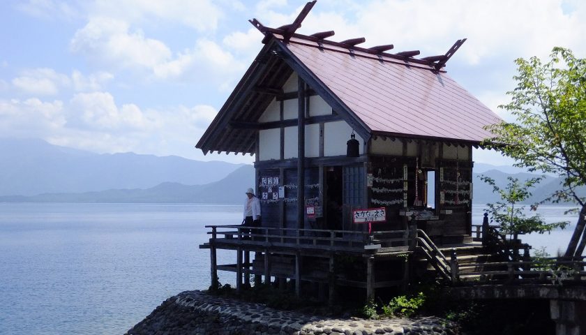 秋田県の絶景スポット「浮木神社」