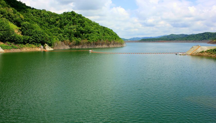 北海道の絶景スポット「シューパロ湖」