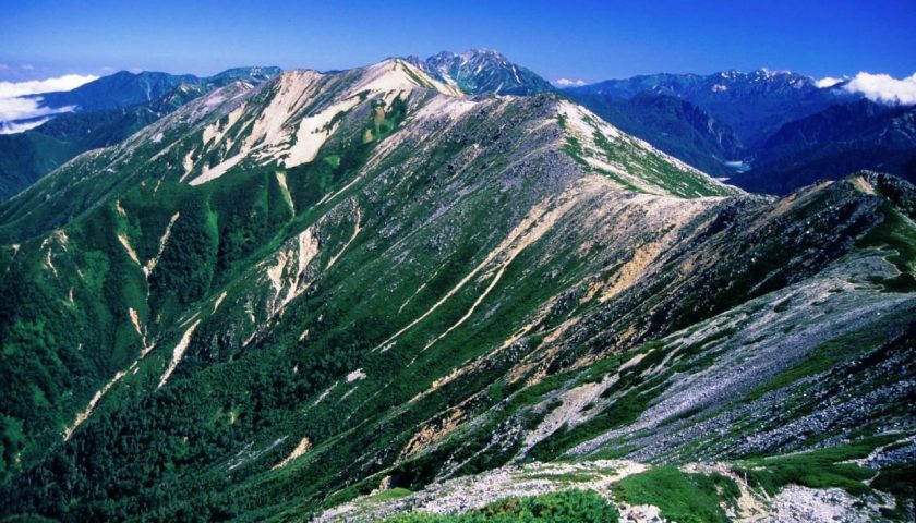 富山県の絶景スポット「赤牛岳」