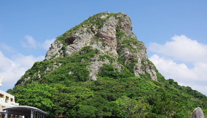 沖縄県の絶景スポット「城山」