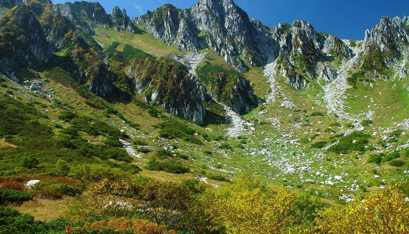 長野県の絶景スポット「千畳敷カール」