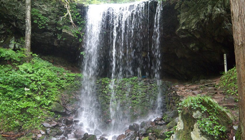 岡山県の絶景スポット「岩井滝」