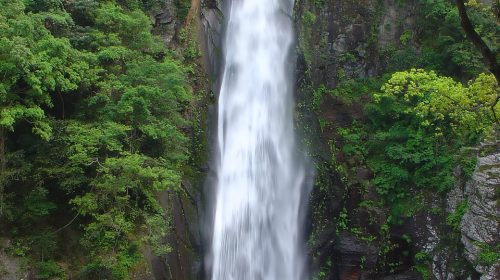 西椎屋の滝の絶景写真