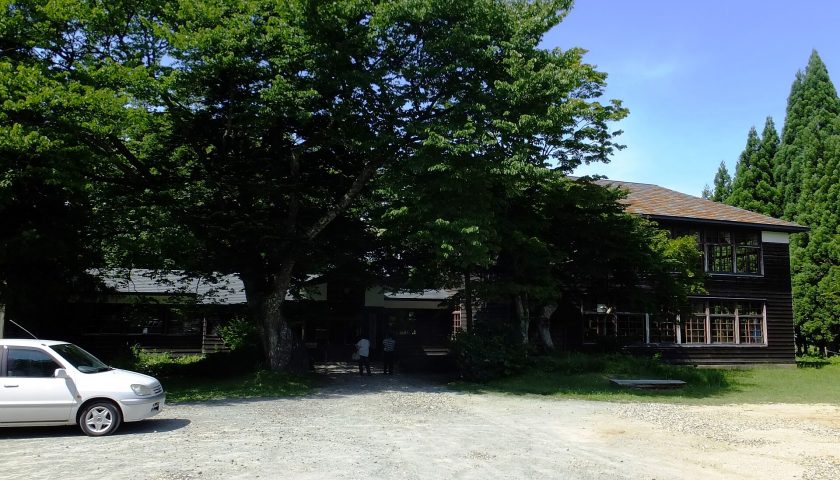 秋田県の絶景スポット「思い出の潟分校」