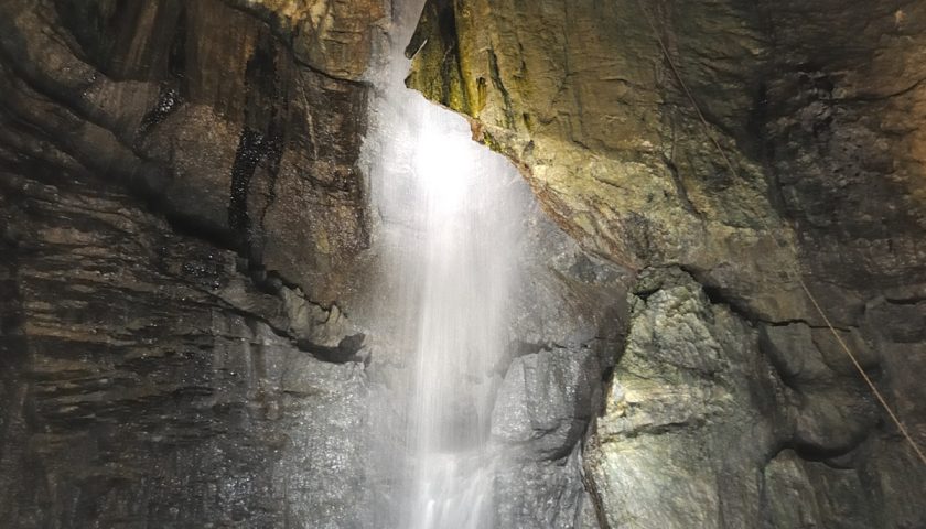 岩手県の絶景スポット「滝観洞」