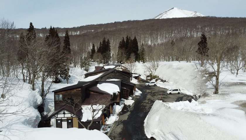 青森県の絶景スポット「谷地温泉」