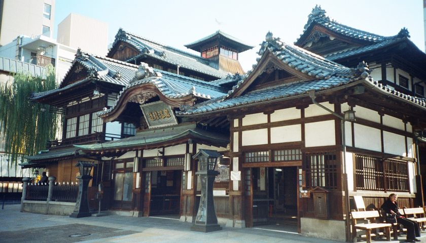 愛媛県の絶景スポット「道後温泉本館」