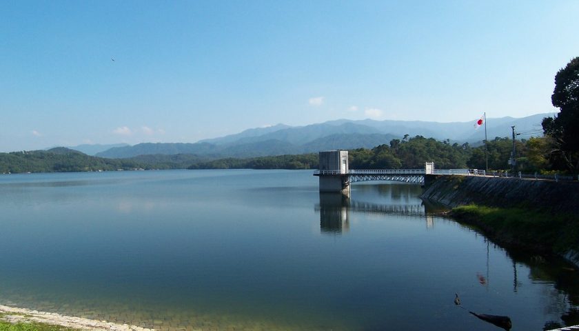 香川県の絶景スポット「満濃池」