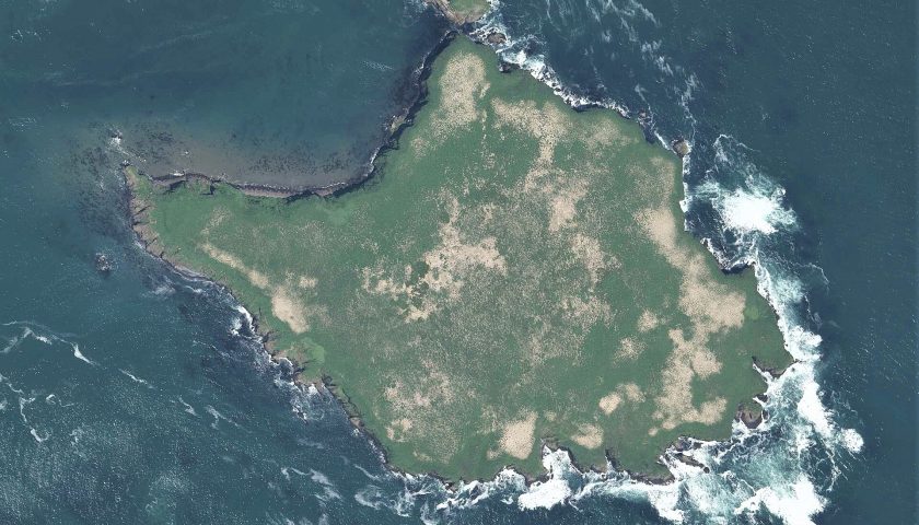 北海道の絶景スポット「モユルリ島」