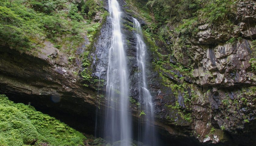 島根県の絶景スポット「龍頭が滝」