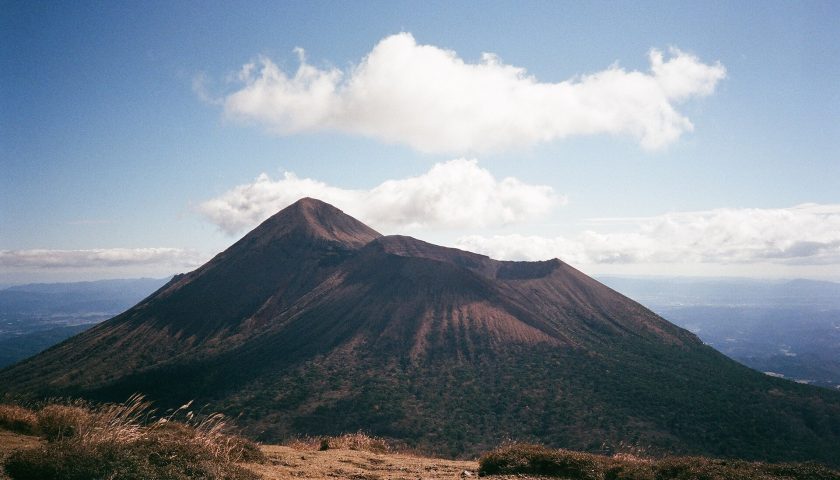 鹿児島県の絶景スポット「御鉢」
