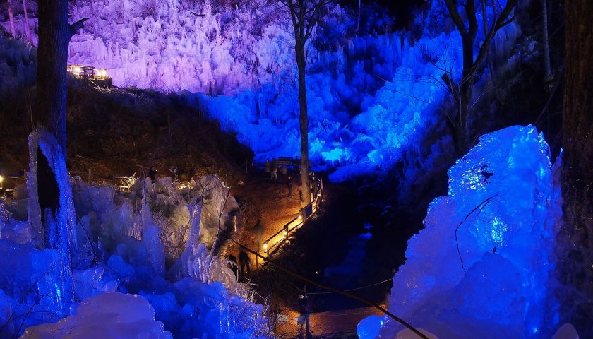 埼玉県の絶景スポット「あしがくぼの氷柱」