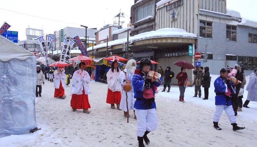 秋田県の絶景スポット「アメッコ市」