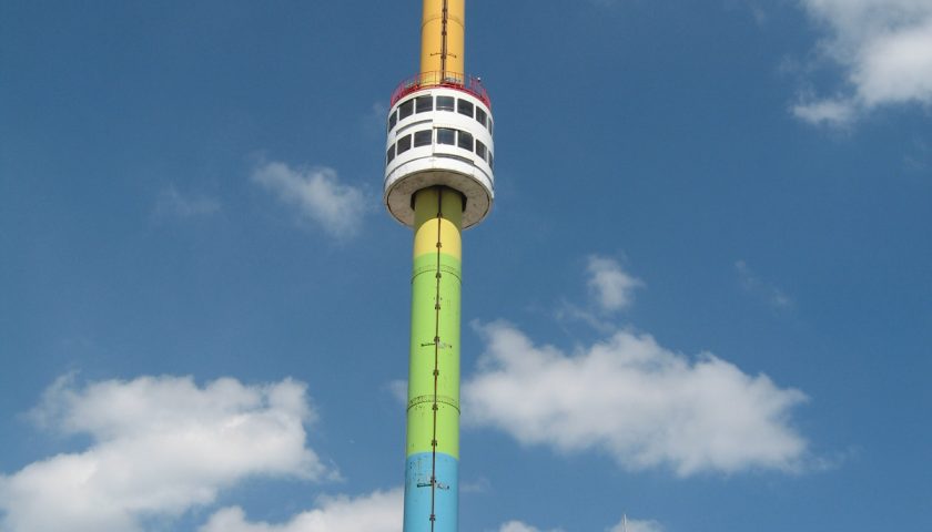 新潟県の絶景スポット「レインボータワー」