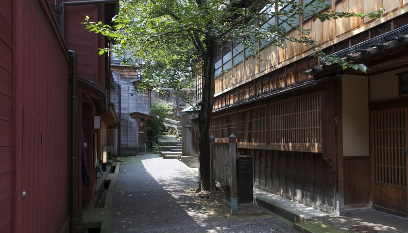 石川県の絶景スポット「主計町茶屋街」