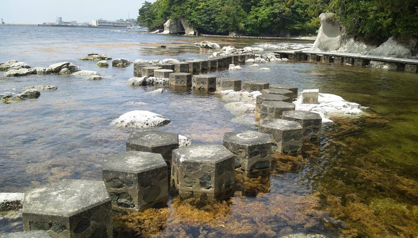 石川県の絶景スポット「九十九湾」