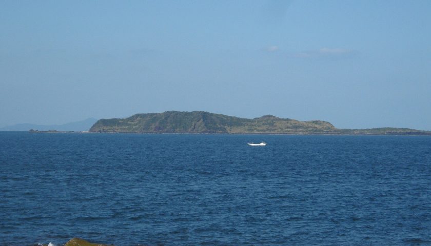 長崎県の絶景スポット「赤島」