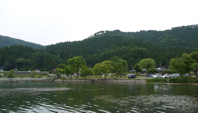 滋賀県の絶景スポット「余呉湖」