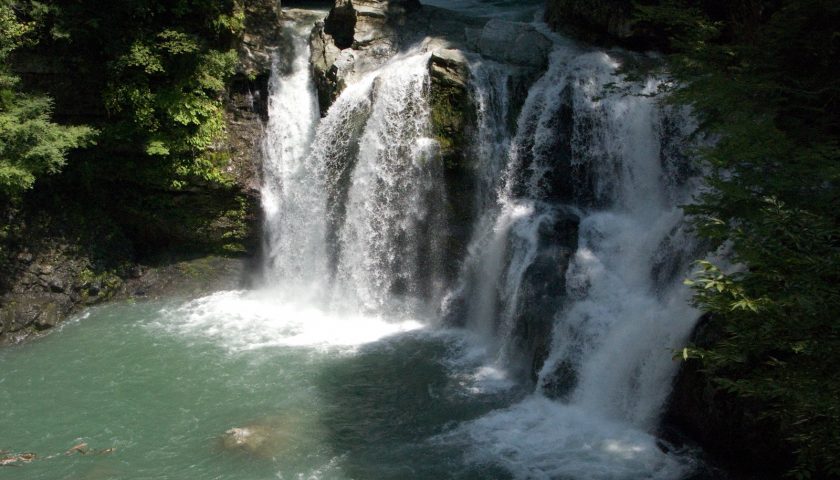 徳島県の絶景スポット「大轟の滝」