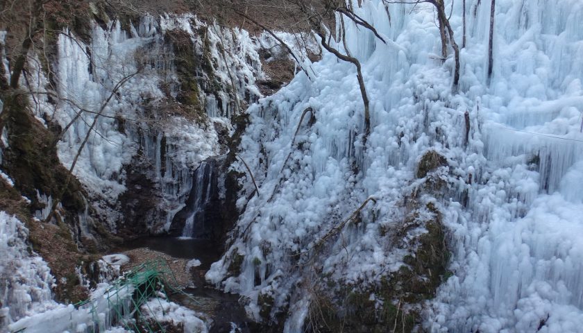 埼玉県の絶景スポット「尾ノ内氷柱」