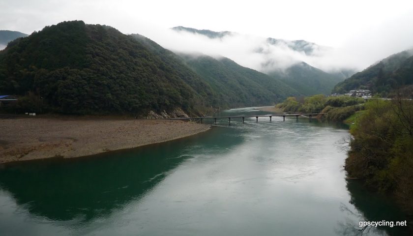 高知県の絶景スポット「岩間沈下橋」