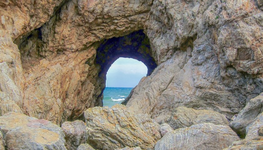 愛知県の絶景スポット「日出の石門」