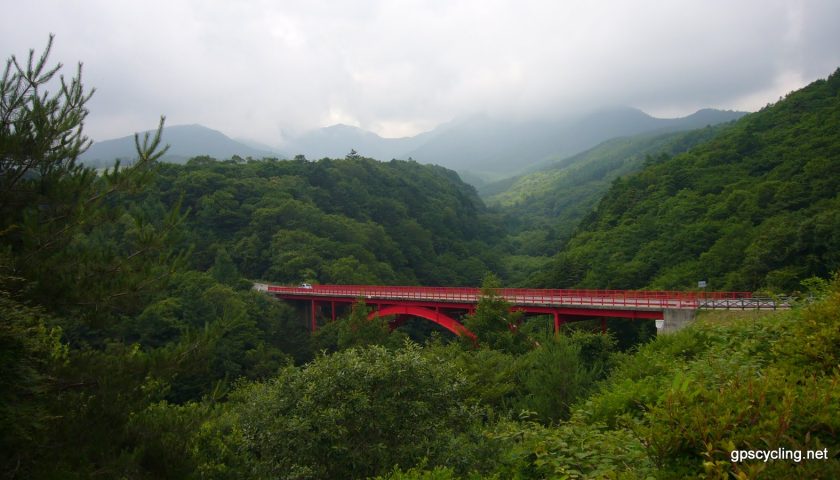 山梨県の絶景スポット「東沢大橋展望台」