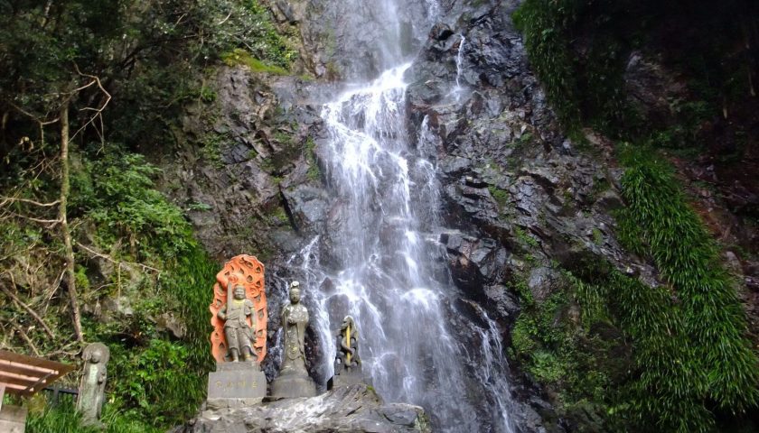 佐賀県の絶景スポット「清水の滝」