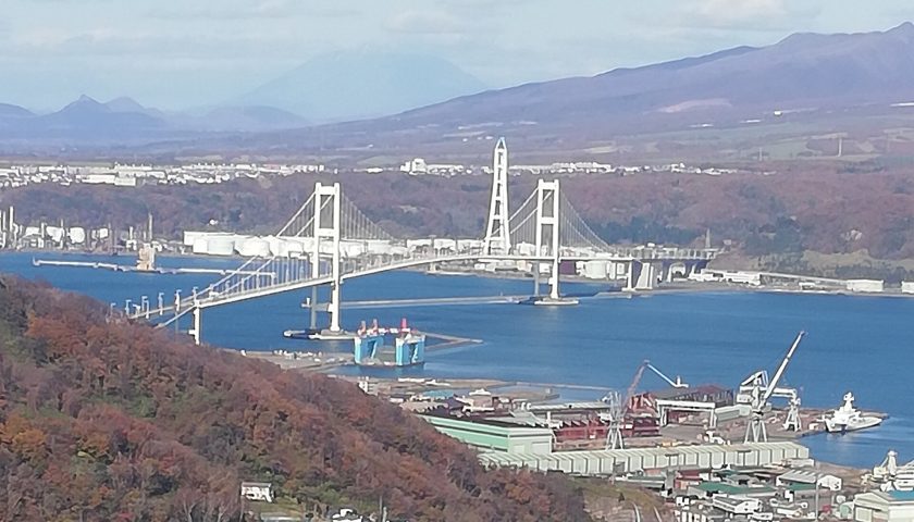 北海道の絶景スポット「白鳥大橋」